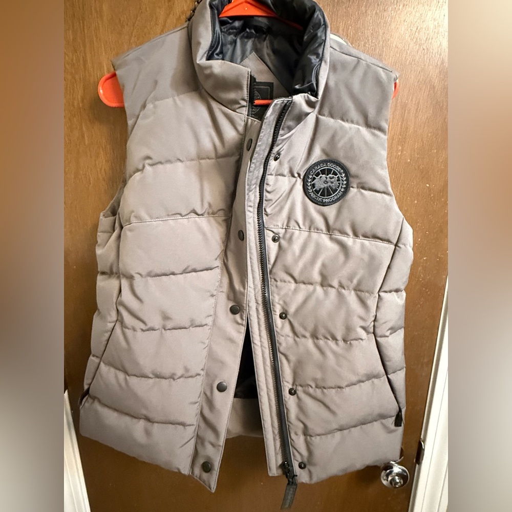 Canada Goose Gray Jacket with Black Zipper Pull- Freestyle black label